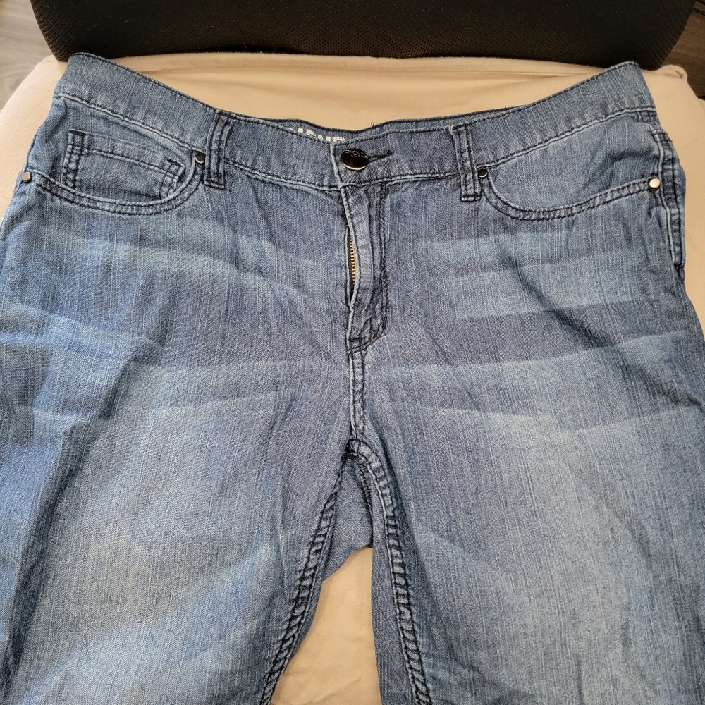 Super soft DKNY Boyfriend Jeans. Size 8.